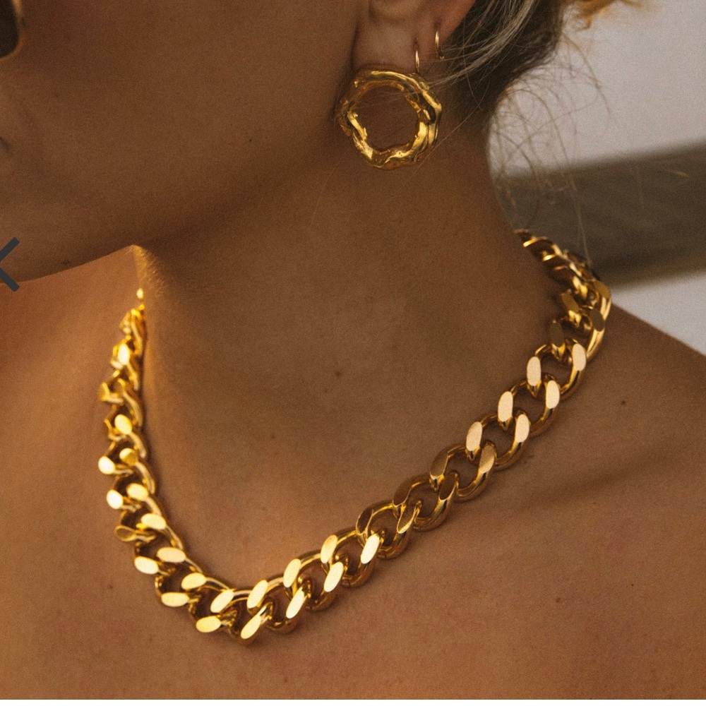 Aureum Thea gold chain necklace
